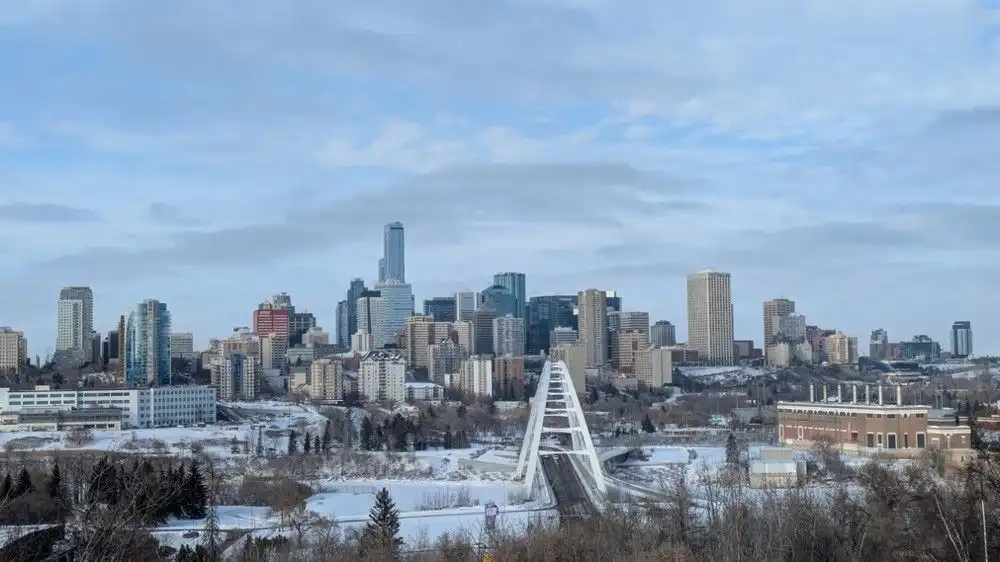 Photo showing the modern city of Edmonton and its surroundings